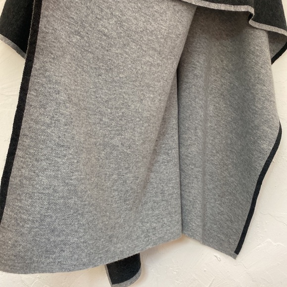 Kerisma Gray Knit open Front Shawl One Size - Picture 16 of 17